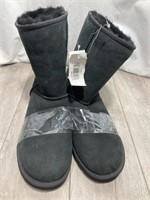 UGG Ladies Boots Size 10 (Pre Owned)