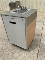 Portable hand sink with hot water on casters