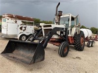 Case 5500 Tractor w/Front Loader & Bucket