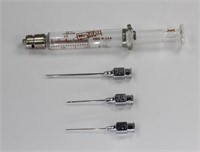 VINTAGE MULTIFIT GLASS SYRINGE AND NEEDLES