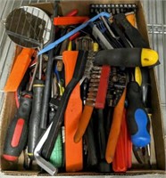 TRAY OF ASSORTED HAND TOOLS
