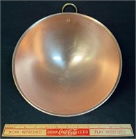 LIKE NEW MAUVIEL COPPER BEATING BOWL W LOOP HANDLE