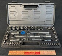 LIKE NEW SOCKET WRENCH SET W FITTED CASE