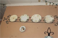 Plate rack with plates