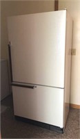 Kenmore 19 Reversible Refrigerator w/Freezer