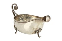 ARTS AND CRAFTS SILVER SAUCE BOAT, 153g