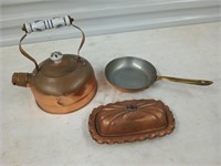 Tea kettle w/ porcelain handle and knob, copper