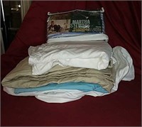 Misc. decor - 2 fitted sheets, 2 flat sheets,