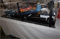 Die Cast Roll Back Truck; 2 Cars in Display