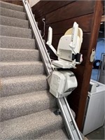 Acorn stairlift with 2 remotes