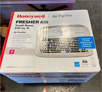 HEPA-Type Tabletop Air Purifier
