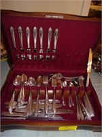 79 Pcs Holmes & Edwards Silver Inlaid In Chest
