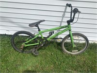 BOYS GT 20" BIKE W/ 2 EXTRA WHEELS