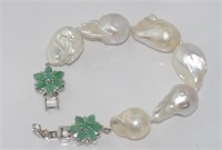Emerald and baroque pearl bracelet