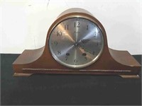 Vintage 16x4.25x8-in Mayfair mantle clock w/key