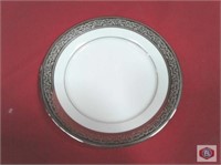 Grandeur. Dinner plate (492). Fruit bowls (68)