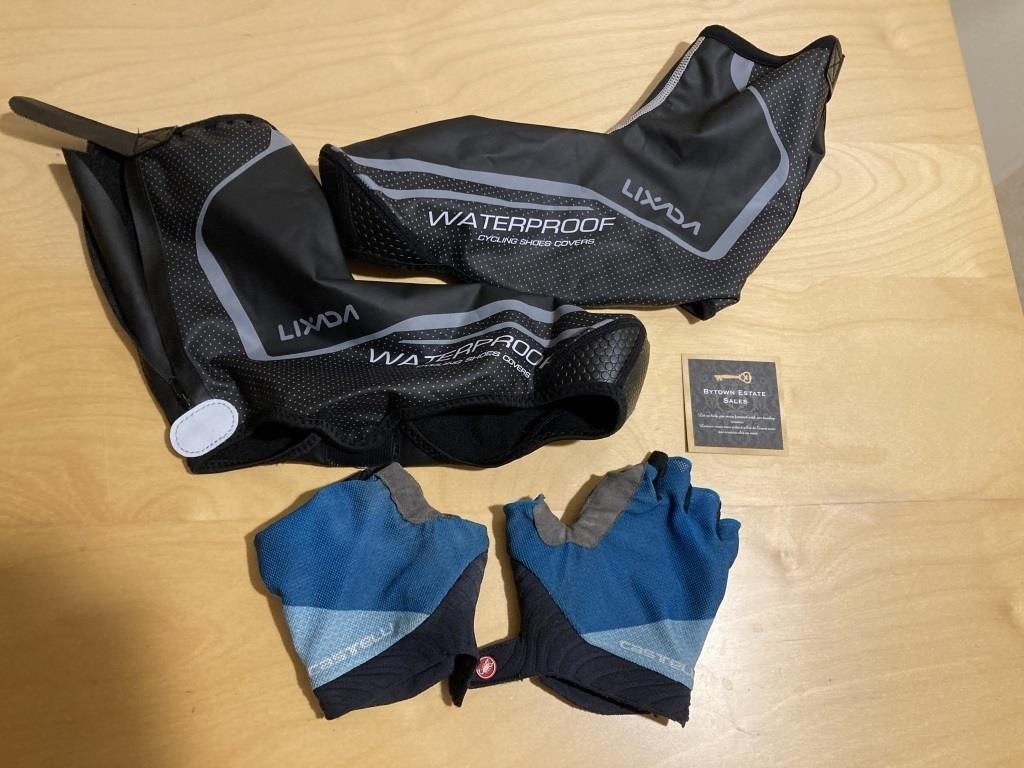 Pair of XL Cycling Gloves & Shoe Covers