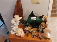 Lot of assorted decor items