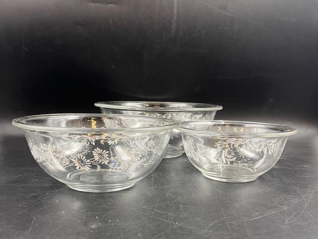 Colonial Mist Pyrex mixing bowls