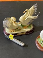 Vintage swan figurines by HOMCO