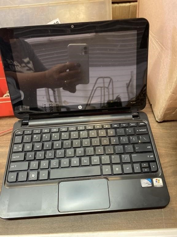 HP small laptop no cords untested
