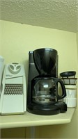 Mr Coffee DeLonghi Coffee Maker w/ Filters &