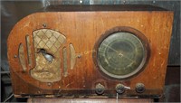 Vintage Art Deco Cabinet Tube Radio