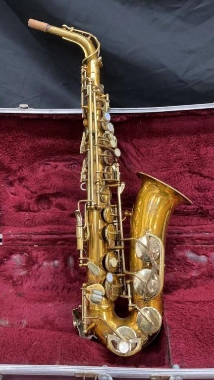 King 613 Saxophone with Case