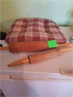 2 WOOD ROLLING PINS