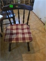 DINING TABLE AND CHAIRS --1 LEAF AND 6 CHAIRS