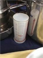 Pampered chef dry liquid measure