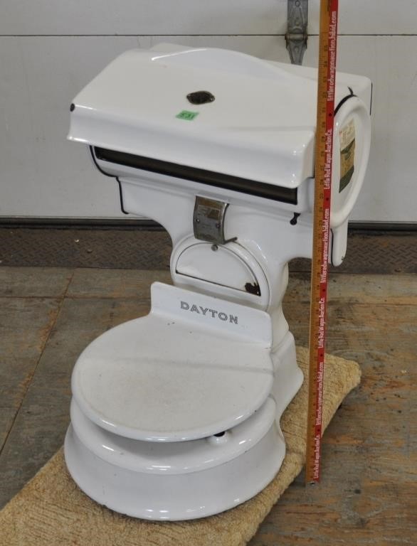 Vintage Dayton commercial weigh scale