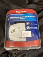 FIRST ALERT / PLUG-IN CARBON MONOXIDE ALARM /