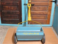 VINTAGE PARKER LAWN BEAUTY SPREADER