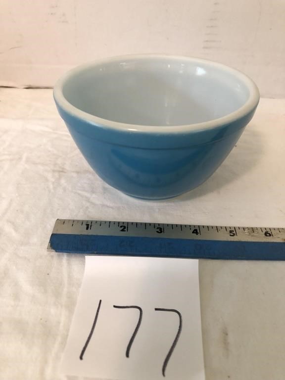 Blue Pyrex bowl, small