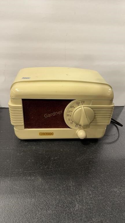 VINTAGE CORANADO TABLETOP RADIO