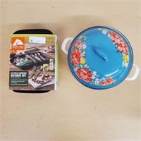Kitchen Camping Set and Pioneer Woman Dutch Oven