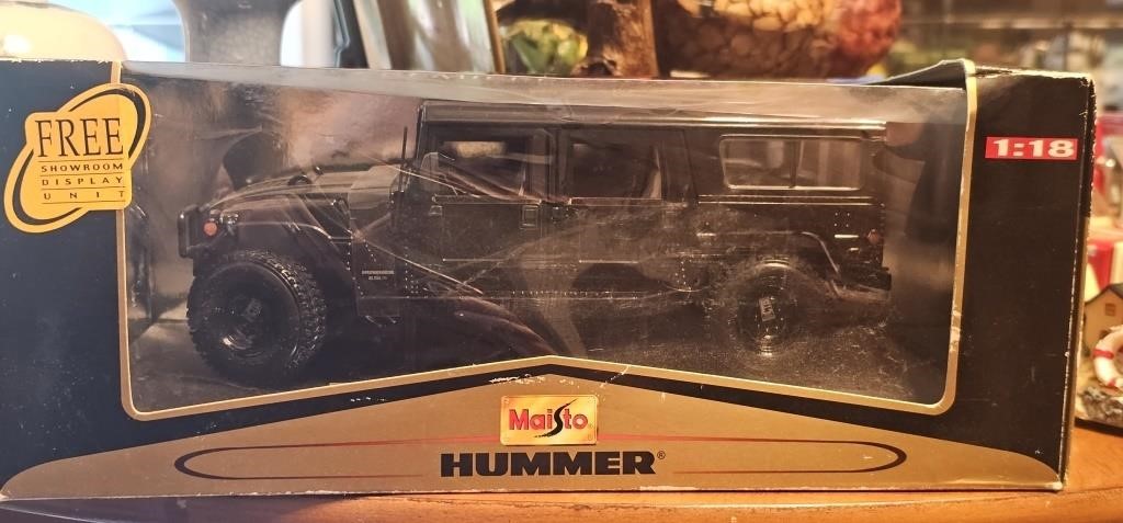 Maisto HUMMER 1:18 Premiere Edition in box