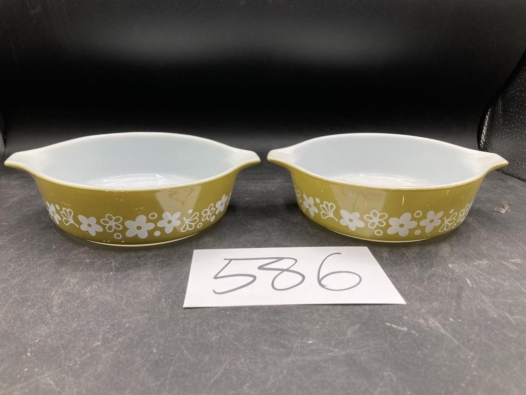 2 Vintage Pyrex Green Spring Blossom 401s (1 has