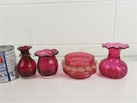 Ensemble de vases en verre cranberry