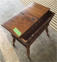 Ethan Allen Mid century end table with internal