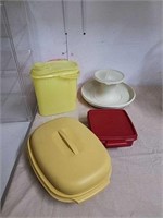 Vintage Tupperware with lids