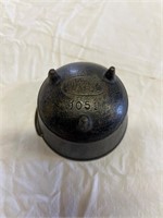 Wagner Ware miniature footed kettle ashtray.