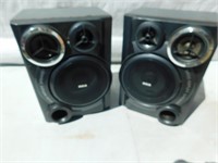 Pair of RCA bass reflex speakers.model # RS2654