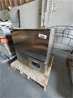 Eelsting Front Load Refrigerator