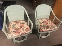 Lot of 2 outdoor chairs