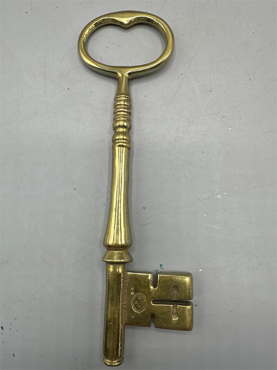 8 in Williamsburg restoration key