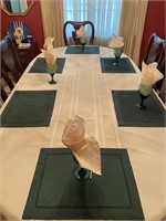 6 Green placemats and wine glasses