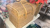 Wicker picnic basket