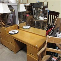 4DR DRESSING TABLE W/ MIRROR